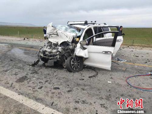圖為小型普通客車事發現場?！＄娦?攝