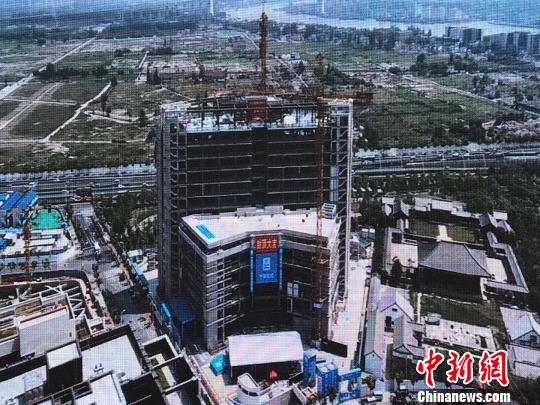 上海萊佛士醫院封頂航拍畫面?！⊥踝訚?攝