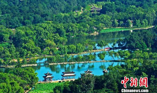 遠眺避暑山莊 張桂芹 攝
