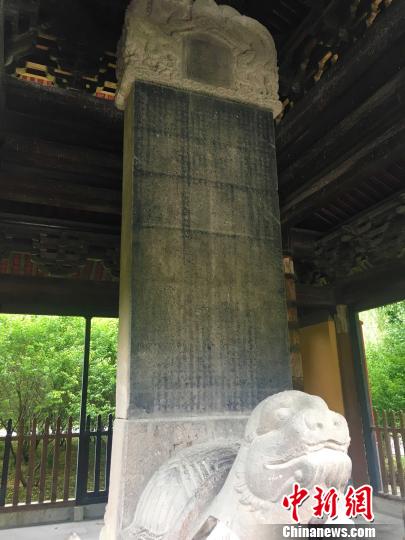 資料圖：位于安徽鳳陽明中都皇陵里的大明皇陵之碑，高6.87米，碑文為朱元璋親自撰寫全文共1105個字，主要講述了他的卑微身世、僧侶生活、戎馬生涯以及開創大明江山的全部過程，闡明了昌運興盛的道理，對研究明初歷史具有非常重要的意義。　張強 攝