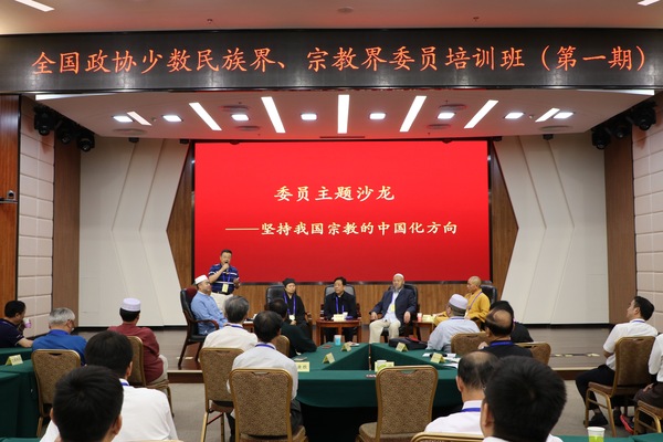 1、全國政協民宗委駐會副主任楊小波致開場白