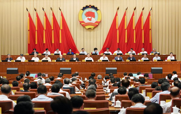 6月17日，政協(xié)第十三屆全國委員會常務(wù)委員會第七次會議在北京開幕，圍繞“推動制造業(yè)高質(zhì)量發(fā)展”協(xié)商建言。中共中央政治局常委、全國政協(xié)主席汪洋出席開幕會。 本報記者 賈寧 攝