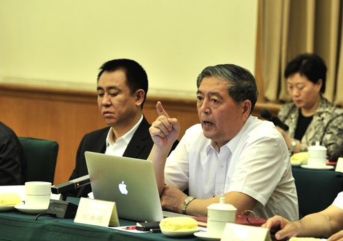 劉卓明常委在專題分組討論會(huì)上發(fā)言。