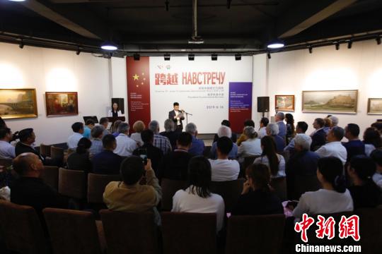 跨越·第六屆中俄博覽會暨慶祝中俄建交70周年俄羅斯美術展在黑龍江省啟幕。　呂品 攝