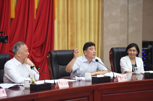 6月5日湖北省第二次月度專題協商會，湖北省副省長曹廣晶到會聽取意見并講話。