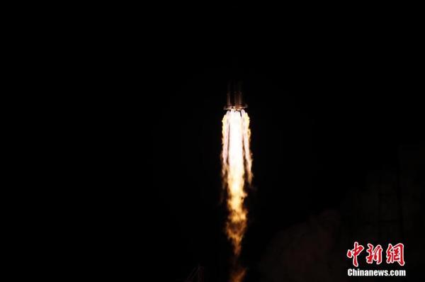 此次發(fā)射的北斗三號(hào)衛(wèi)星和配套運(yùn)載火箭分別由中國(guó)航天科技集團(tuán)有限公司所屬的中國(guó)空間技術(shù)研究院和中國(guó)運(yùn)載火箭技術(shù)研究院抓總研制。這是長(zhǎng)征系列運(yùn)載火箭的第307次飛行。文 郭超凱 楊欣 圖 郭文彬
