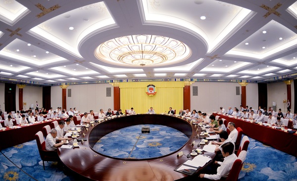 近日，全國政協主席會議成員務虛會在北京召開。中共中央政治局常委、全國政協主席汪洋主持會議并講話。 本報記者 田福良 攝