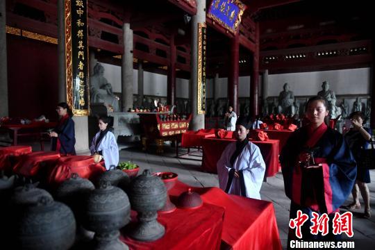 本次“釋菜禮”活動是福州文廟自修復重開之后，首度恢復舉行“釋菜禮”儀式?！蚊?攝