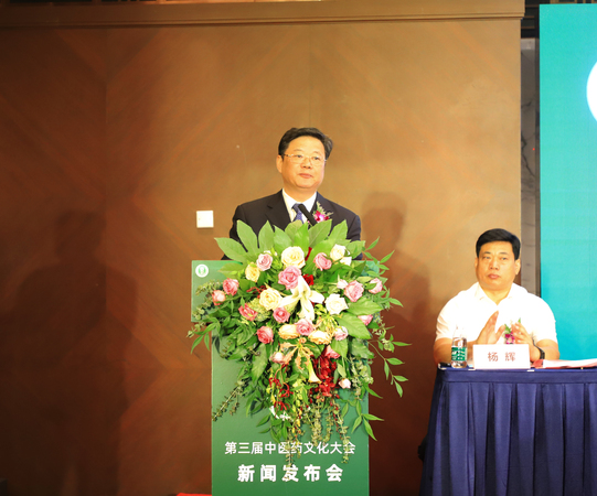 圖為九三學社中央委員會常委、全國人大代表、九三學社中央社會服務部部長徐國權