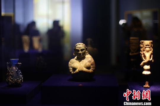 圖為展出的精品文物?！°蟛?攝