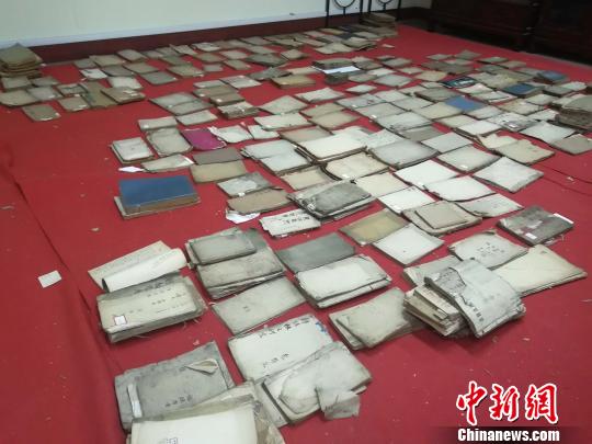 山東省圖書館內的部分醫學類古籍書?！O婷婷 攝
