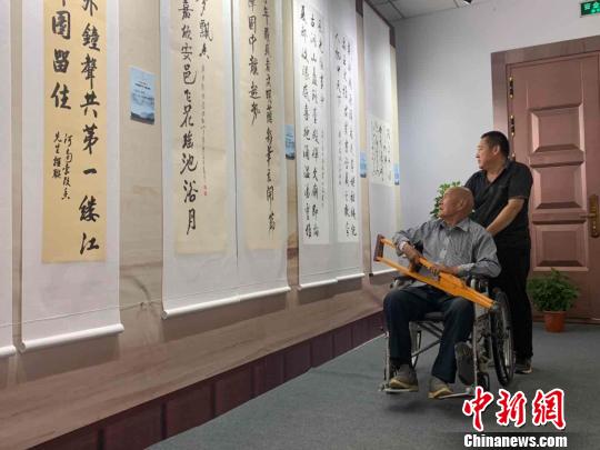 此次展覽展出了從世界各地6000余人7636幅書法作品中評審出的20幅“衛夫人獎”優秀作品，以及203幅入展作品?！±钔ヒ?攝