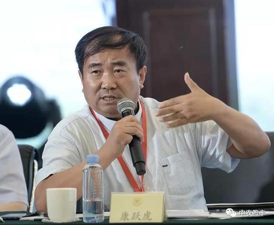 中國科學院地理所研究員康躍虎從鹽堿地農業的新理論、新技術發表了見解。