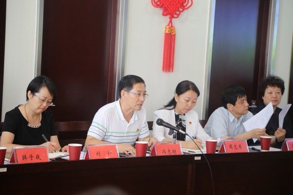 ▲右二：王魯豫 右三：周志軍 右四：馮志明