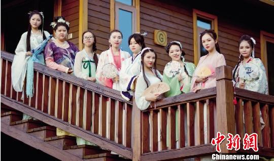漢服愛好者慶佳節：傳承漢服文化將傳統植根于心