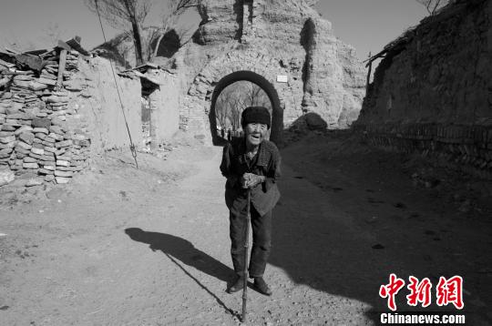 任彥龍拍攝的長(zhǎng)城作品?！∪螐?攝