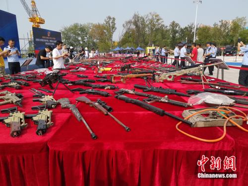 非法槍爆物品集中銷毀現(xiàn)場。張子揚(yáng) 攝