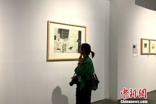 觀眾現場參展?！±钆迳?攝