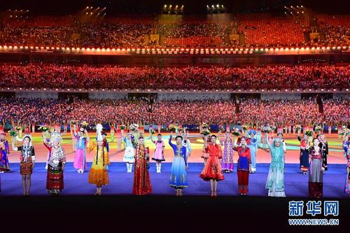 9月8日，第十一屆全國少數(shù)民族傳統(tǒng)體育運(yùn)動會開幕式在河南省鄭州市舉行。 這是開幕式現(xiàn)場。 新華社記者朱祥攝