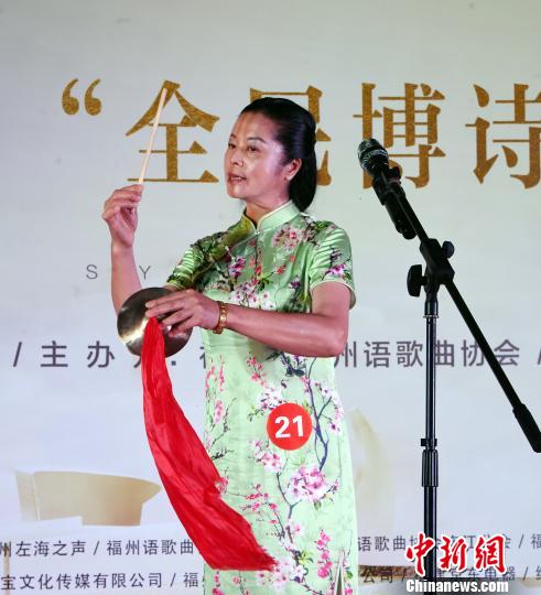參賽選手展演福州評話。　記者劉可耕 攝