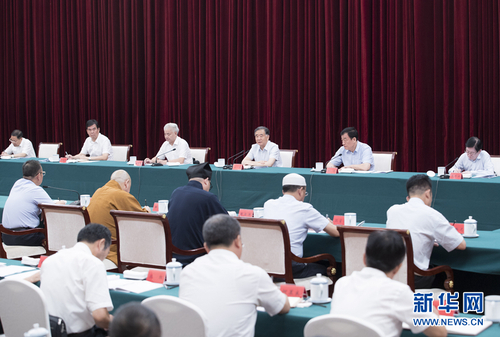 9月9日至10日，中共中央政治局常委、全國政協(xié)主席汪洋在江西調(diào)研宗教工作。這是9月10日，汪洋在南昌主持召開宗教工作座談會并講話。新華社記者 王曄 攝
