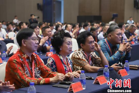 圖為2019年國際盆景賞石大會暨中國？遵義第四屆交旅投杯盆景展開幕式參會嘉賓?！■暮陚?攝