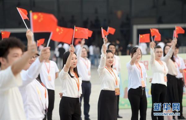 9月26日，浙江省青年聯(lián)合會(huì)在位于杭州的浙江大學(xué)紫金港校區(qū)舉行“祝福香港·點(diǎn)贊祖國(guó)”主題活動(dòng)。 新華社記者 韓傳號(hào) 攝