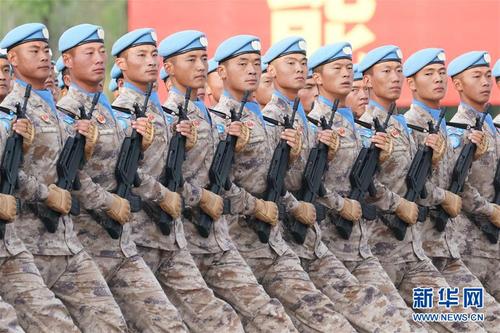 3 受閱官兵在閱兵訓(xùn)練場進(jìn)行訓(xùn)練（9月11日攝）。 慶祝新中國成立70周年閱兵舉行在即，記者日前在閱兵訓(xùn)練場采訪了解到，閱兵訓(xùn)練有條不紊推進(jìn)，各項準(zhǔn)備工作進(jìn)展順利。 新華社記者 李剛 攝