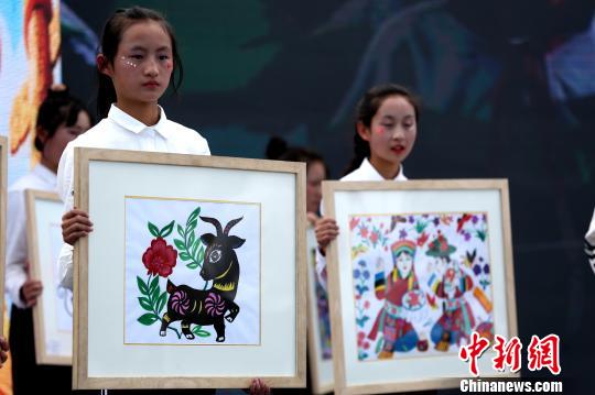 圖為國家級“非遺”項目堆繡作品?！執砀?攝