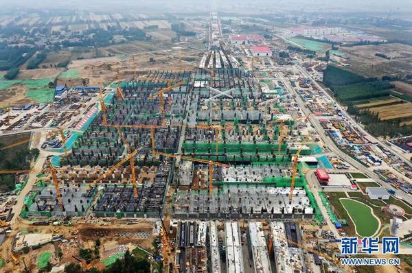 10月10日，建設中的雄安站。京雄城際鐵路雄安站總建筑面積約47萬平方米，地上3層，地下2層。目前，地下主體結構基本完工，地上主體結構施工已經開始。新華社記者 邢廣利 攝