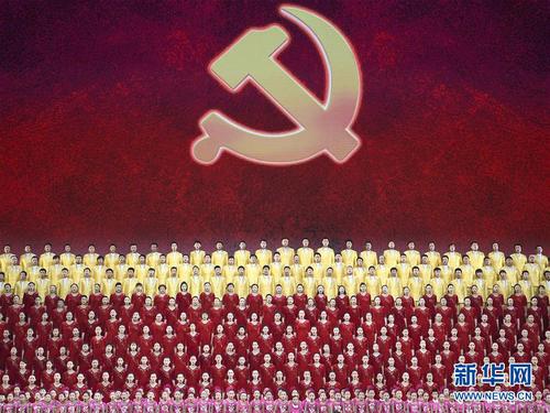 在北京人民大會堂舉行的慶祝改革開放40周年文藝晚會《我們的四十年》上，演員在表演節(jié)目《我們的道路》（2018年12月14日攝）。 新華社記者 燕雁 攝