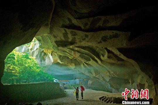 西樵山采石場出產(chǎn)的霏細巖是珠三角先民制作細石器的主要原料。通訊員 供圖