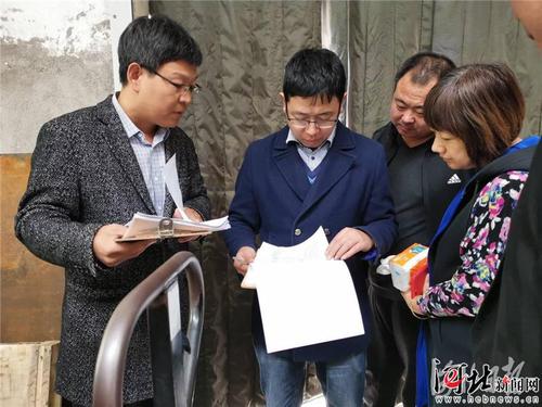 圖為河北省生態(tài)環(huán)境廳對藁城區(qū)開展2018-2019年秋冬季大氣環(huán)境執(zhí)法專項行動現(xiàn)場。記者苑立立 攝 3