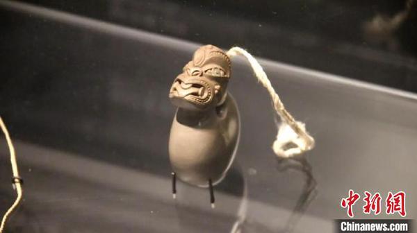 “TukuIho生生不息”毛利文化展展出的雕刻品?！〗饤?攝