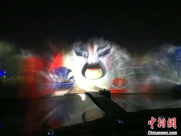 中國元素京劇臉譜?！≮w桂華 攝