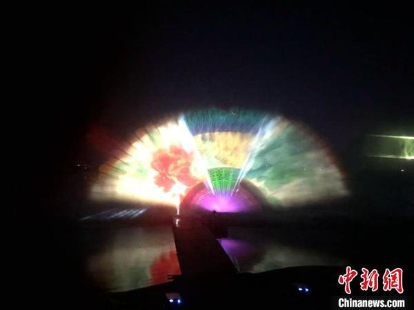 中國扇子?！≮w桂華 攝