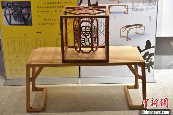 圖為部分榫卯家具作品 武昌首義學院供圖