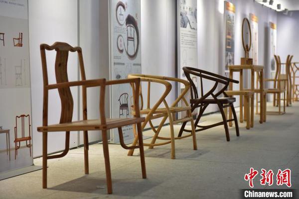 圖為部分榫卯家具作品 武昌首義學院供圖