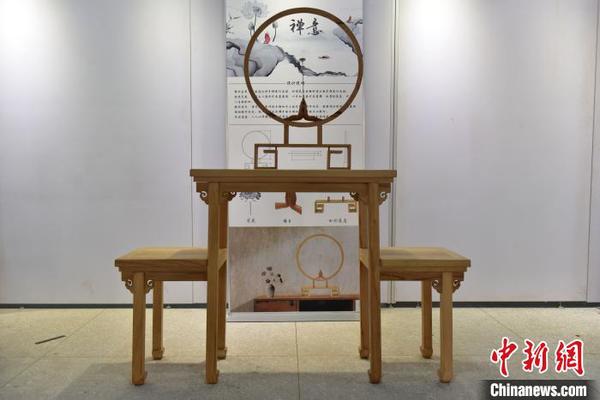 圖為部分榫卯家具作品 武昌首義學院供圖