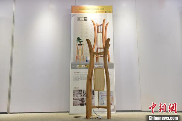 圖為榫燈 武昌首義學院供圖