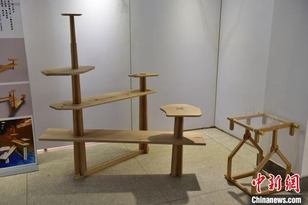 圖為部分榫卯家具作品 武昌首義學院供圖