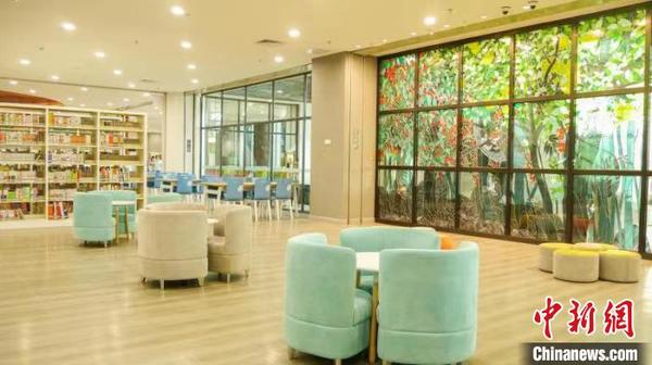 圖為中山紀念圖書館館內(nèi)一角。中山市委宣傳部供圖