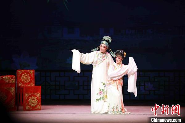 大運(yùn)河畔越音裊裊：“超級(jí)IP”攜戲曲藝術(shù)“舞動(dòng)”芳華