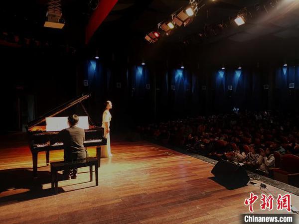 音樂(lè)會(huì)現(xiàn)場(chǎng)。　姜濤 攝