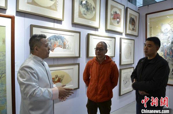 第24屆廣州國(guó)際藝術(shù)博覽會(huì)(下稱“廣州藝博會(huì)”)11月29日開幕。來自30多個(gè)國(guó)家約350家的藝術(shù)機(jī)構(gòu)攜近2萬件優(yōu)秀藝術(shù)品前參展。　姜清越 攝