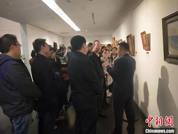 此次展出的103幅油畫以20世紀為主，跨越百余年的歷史。　楊佩佩 攝