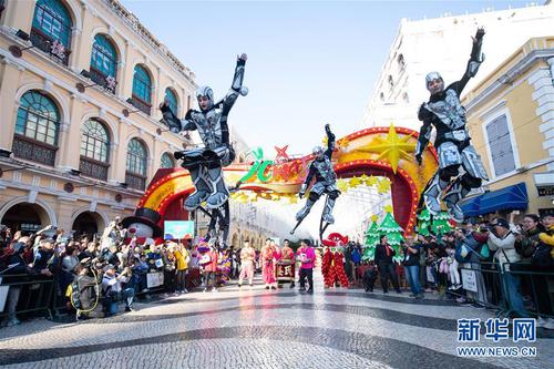 12月8日，慶祝澳門回歸祖國二十周年“2019澳門國際幻彩大巡游”舉行。 新華社記者 張金加 攝
