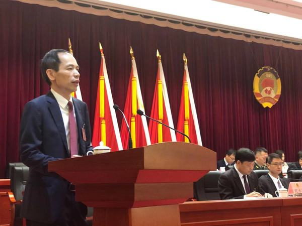 集美區政協主席胡亞才作常委會工作報告