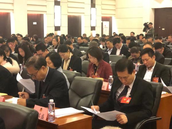 廈門市集美區政協委員認真聽取和審議常委會工作報告