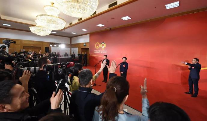 直面熱點關切 河南省政協全會首場"委員通道"干貨多多